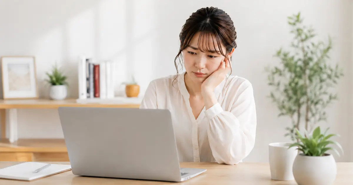 公開後の更新や放置に不安を感じているイメージ